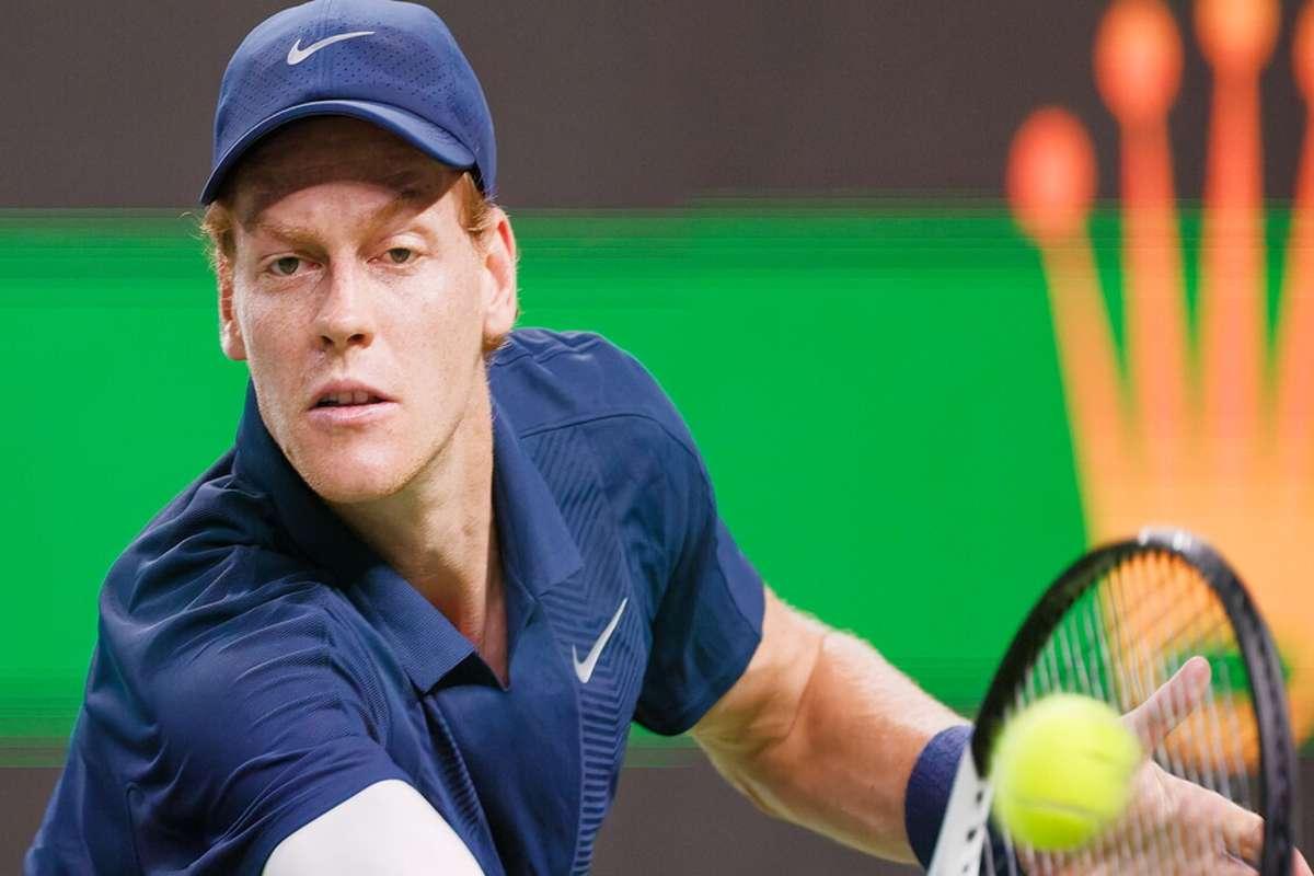 Sinner trionfa: l'epica eliminazione di Tsitsipas agli Six Kings Slam