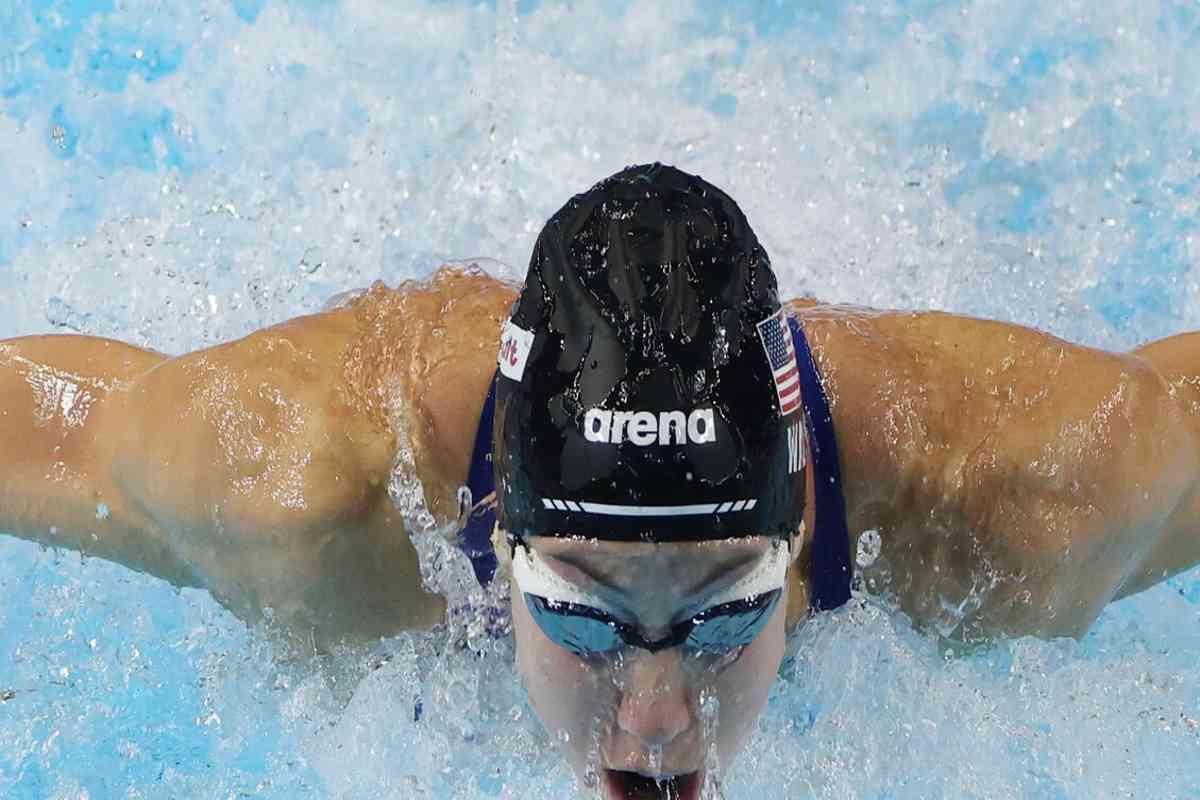 Walsh segna un nuovo record mondiale nei 50 farfalla femminili alla Coppa del Mondo