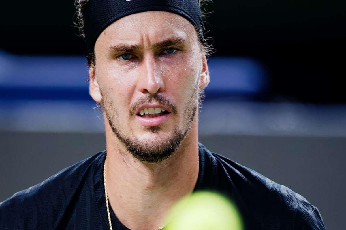Zverev sorprendentemente eliminato a Shanghai: il n.3 del mondo dice addio al torneo