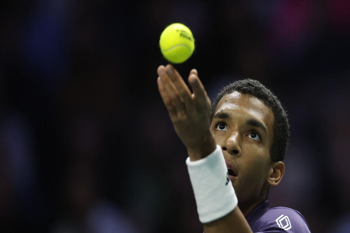 Aliassime conquista la finale a Parigi e supera Musetti per le Finals