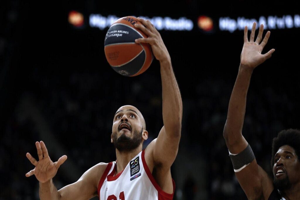 Anadolu Efes sfida l'EA7 Milano in un'epica battaglia a 2 overtime: 93-97