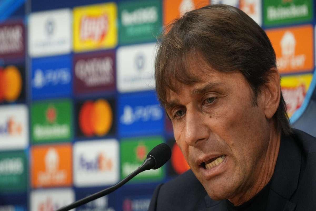 Conte adotta la difesa a tre per affrontare le assenze a centrocampo nella Champions