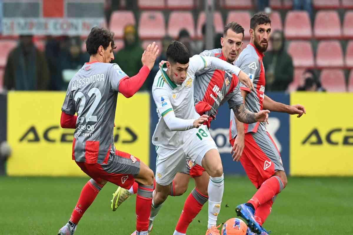 Cremonese sfida la Roma: una vittoria che accende la lotta per la salvezza