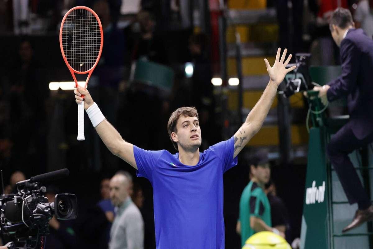 Davis: Cobolli trionfa su Bergs e porta l'Italia in finale