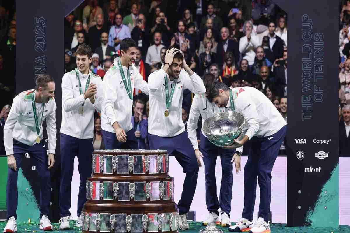 Davis: l'Italia sorprende e 'rompe' l'insalatiera durante la premiazione