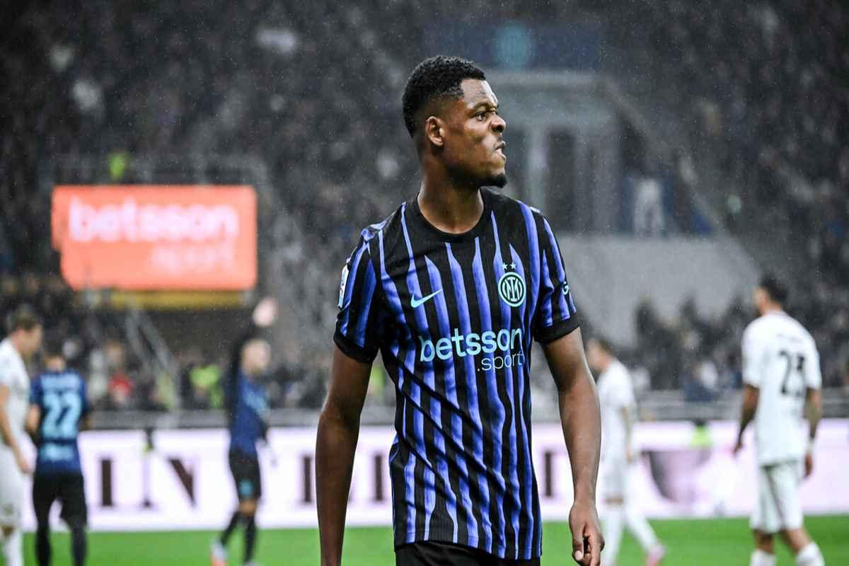 Dumfries in dubbio per il derby: l'Inter si prepara a una sfida senza il suo terzino