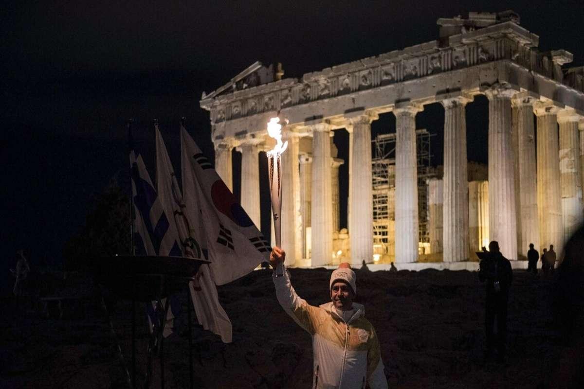 La fiaccola olimpica si accende: il viaggio greco verso Milano-Cortina inizia!