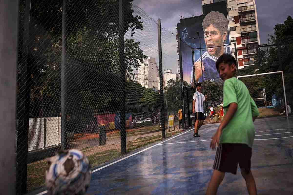 Maradona: cinque anni dopo, tra omaggi e proteste in Argentina
