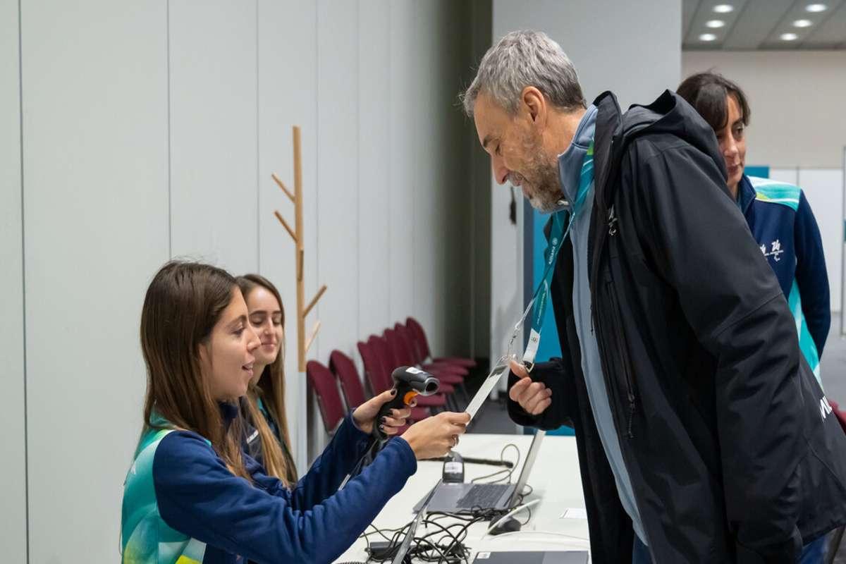 Milano-Cortina: inizia la distribuzione di accrediti e divise per il grande evento