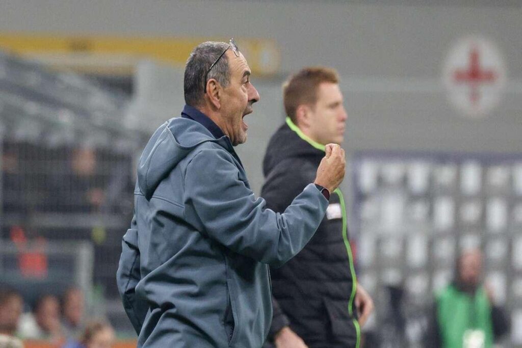 Sarri propone una rivoluzione: noleggiare arbitri dall'estero per il campionato