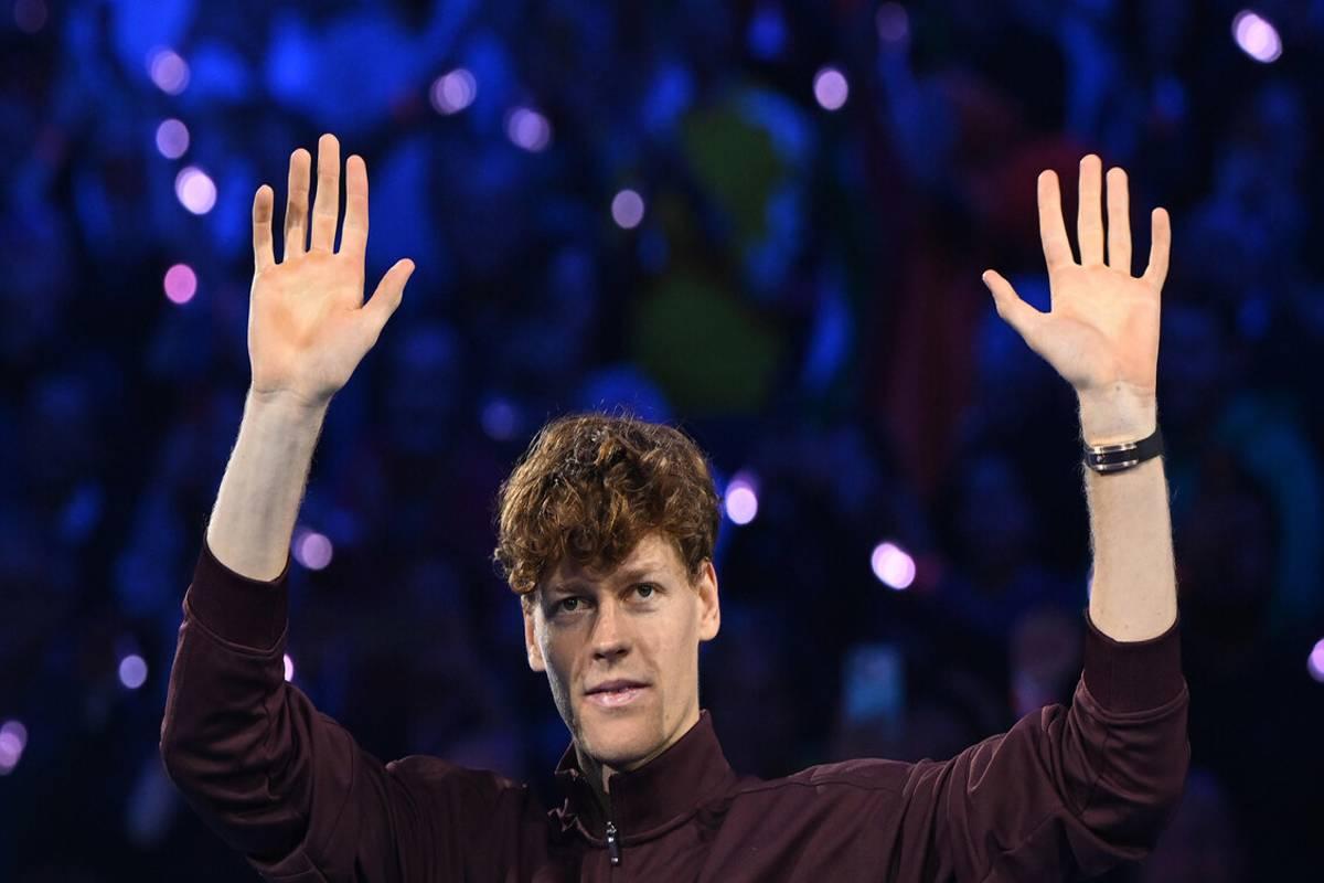 Sinner celebra i campioni del mondo: un trionfo da applaudire