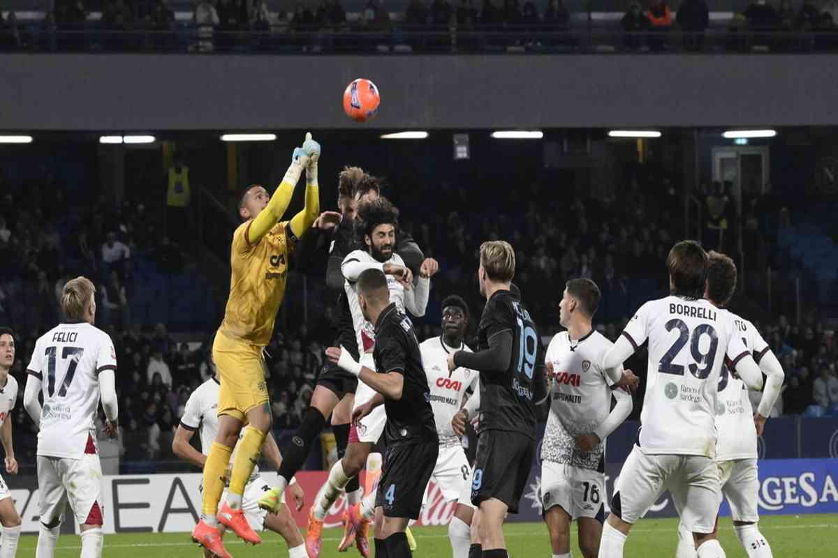 Cagliari eliminato ai rigori: il Napoli conquista i quarti di finale della Coppa Italia