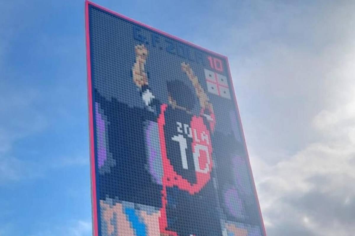 Gianfranco Zola diventa un'opera d'arte: il mosaico di mattoncini Lego che celebra il suo talento