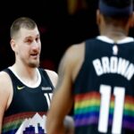 Houston sorprende i Clippers in crisi, mentre Jokic trascina Denver alla vittoria