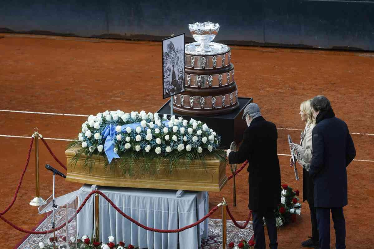 Il commovente tributo a Pietrangeli: le note di 'My Way' risuonano nel ricordo