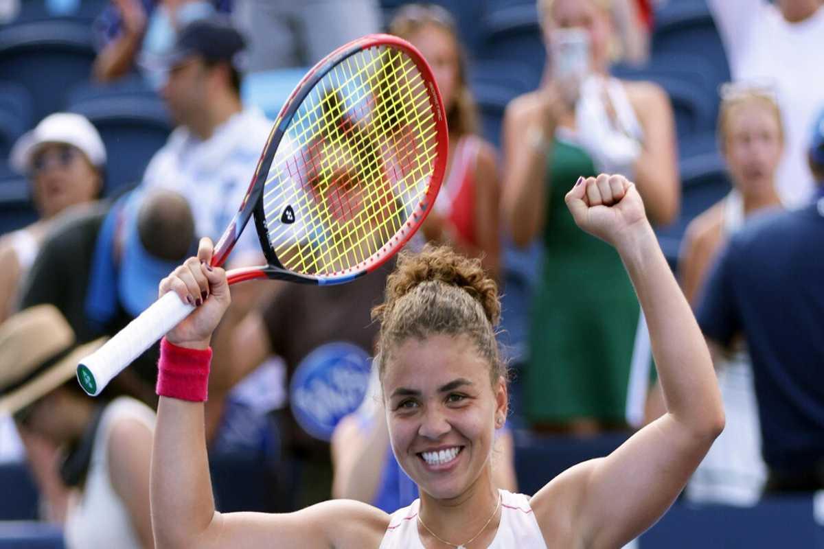 Jasmine Paolini accende la fiamma olimpica a Milano-Cortina