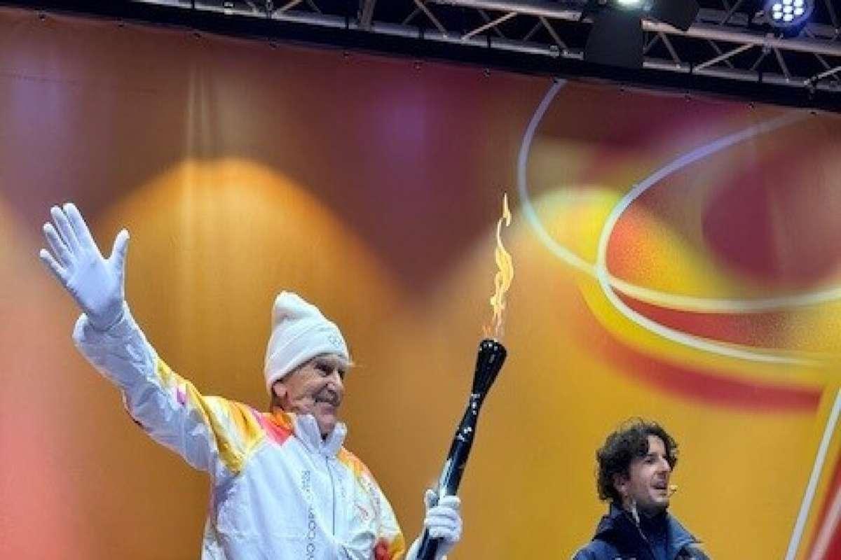 La fiamma olimpica illumina Perugia: Milano Cortina si prepara a brillare