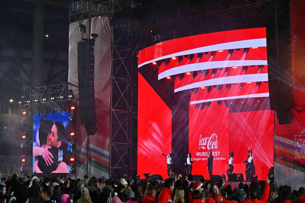 La musica accende la festa: Noemi e Mahmood illuminano la fiamma olimpica