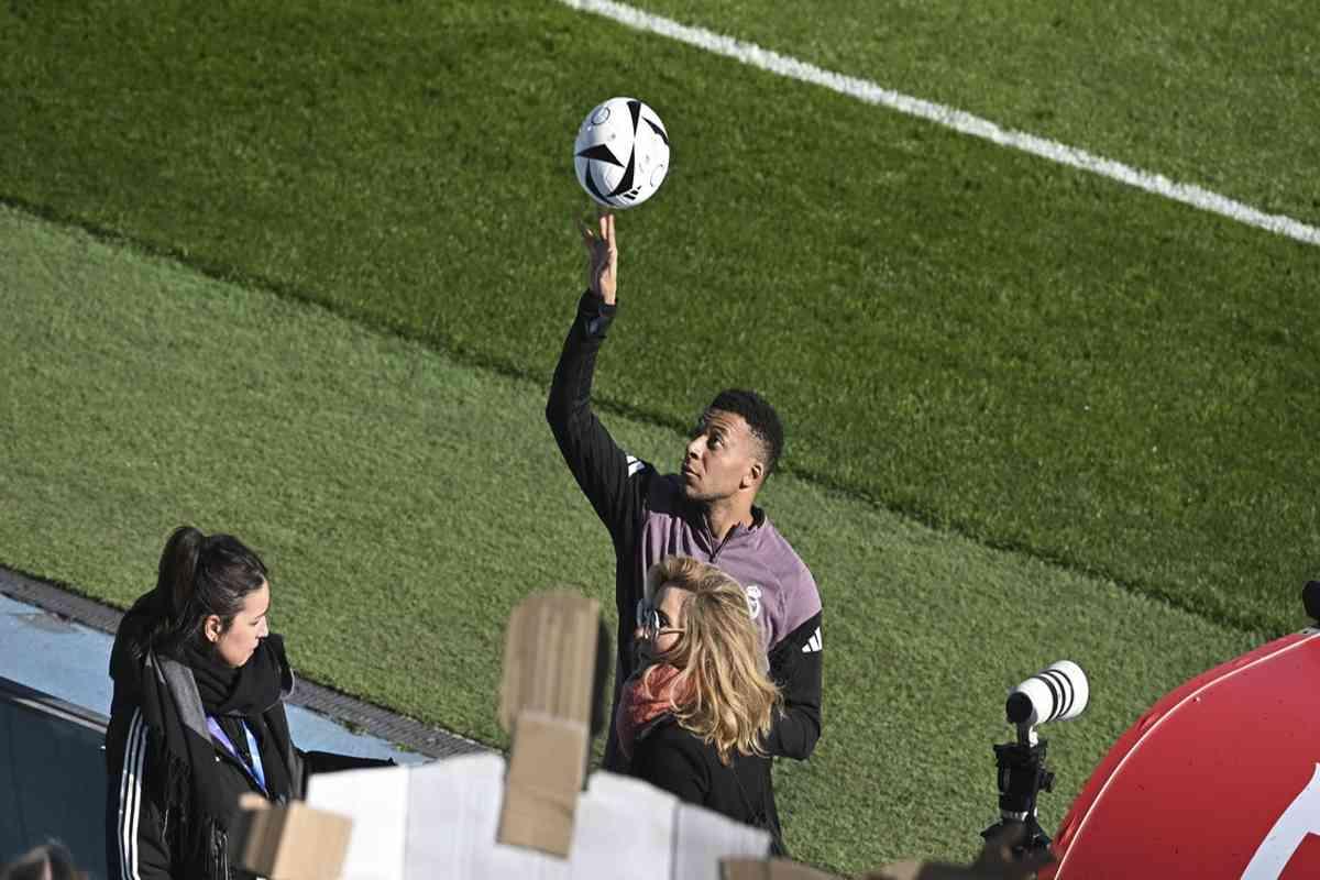 Mbappé si ferma: il Real Madrid affronta un nuovo imprevisto al ginocchio sinistro