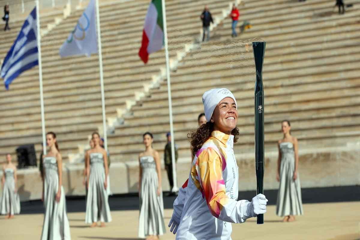Milano Cortina: Paolini svela il significato della fiamma olimpica tra passione, impegno e pace