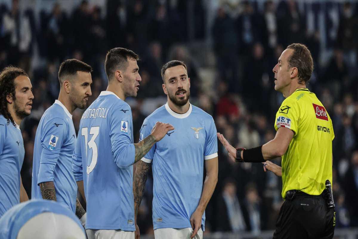 Sarri svela la verità sugli arbitri: Situazione chiara, ma rischio squalifica se parlo