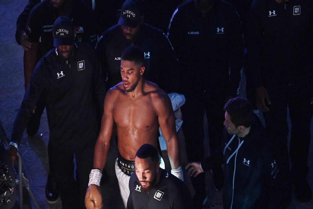 Tragedia nel pugilato: due amici intimi di Joshua perdono la vita in un incidente in Nigeria