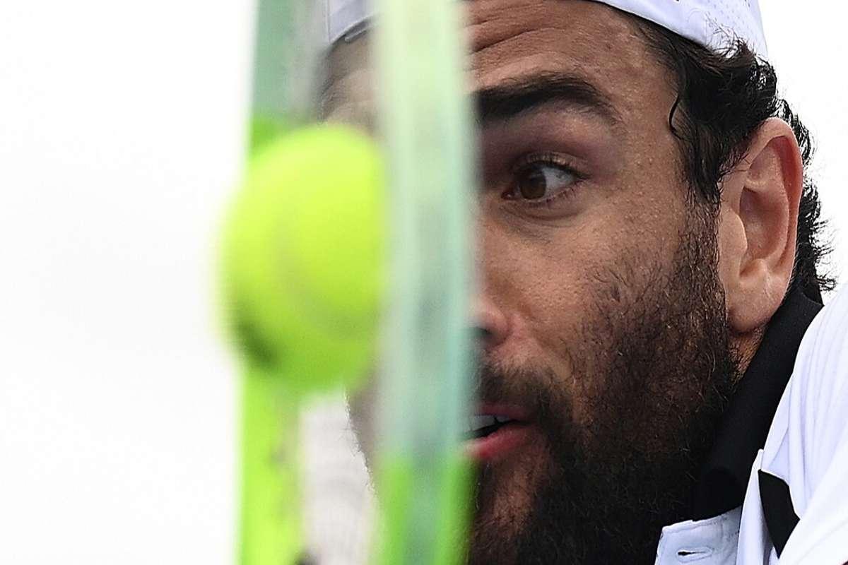 Berrettini si ritira dall'Australian Open: un colpo al cuore per i fan