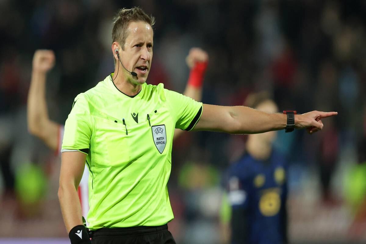 Brooks, l'arbitro inglese, pronto a dirigere la sfida Roma-Stoccarda in Europa League
