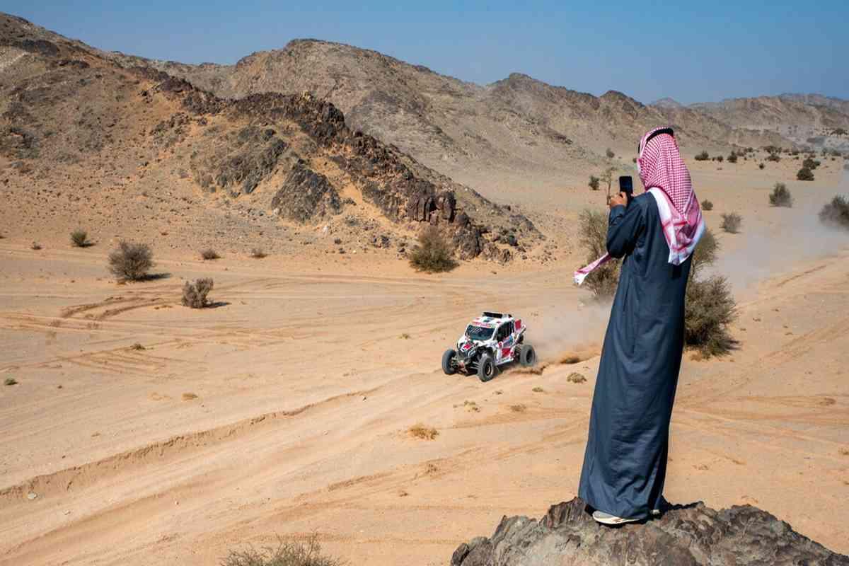 Dakar 2026: De Mévius e Canet dominano la prima tappa