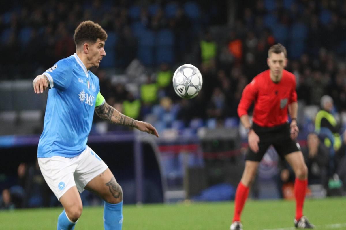 Di Lorenzo infortunato al ginocchio: il capitano lascia il campo in barella