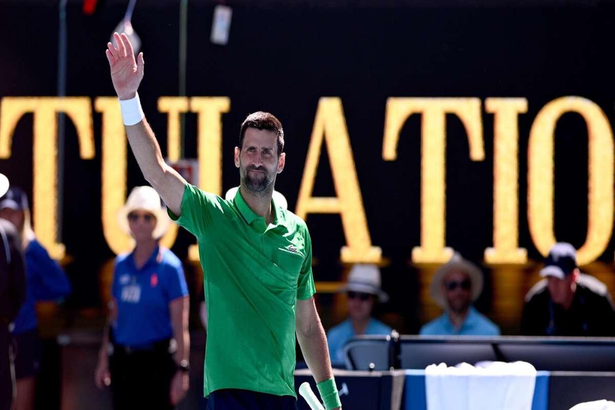 Djokovic e il suo abbraccio emozionante a un gigantesco albero all'Australian Open