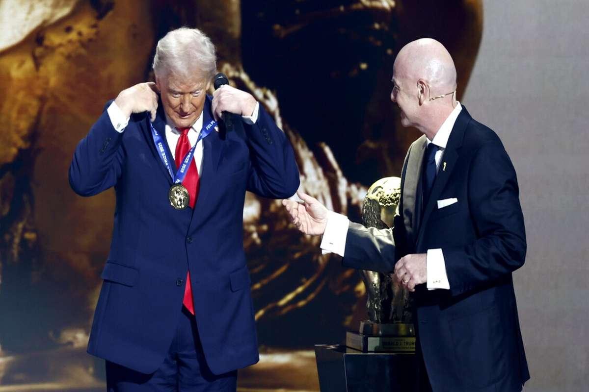 Infantino a Davos: il re del calcio conquista i leader dell'economia mondiale