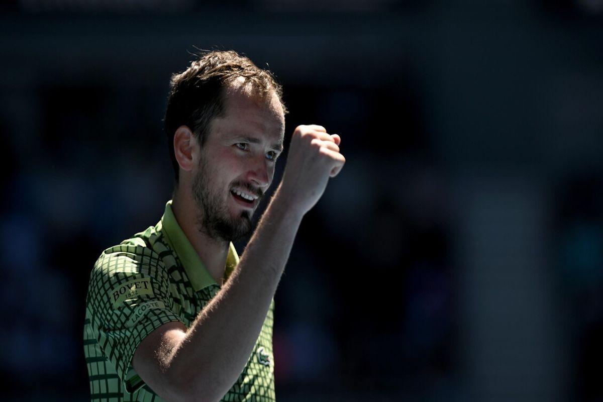 Medvedev: la mia identità russa è più forte della guerra