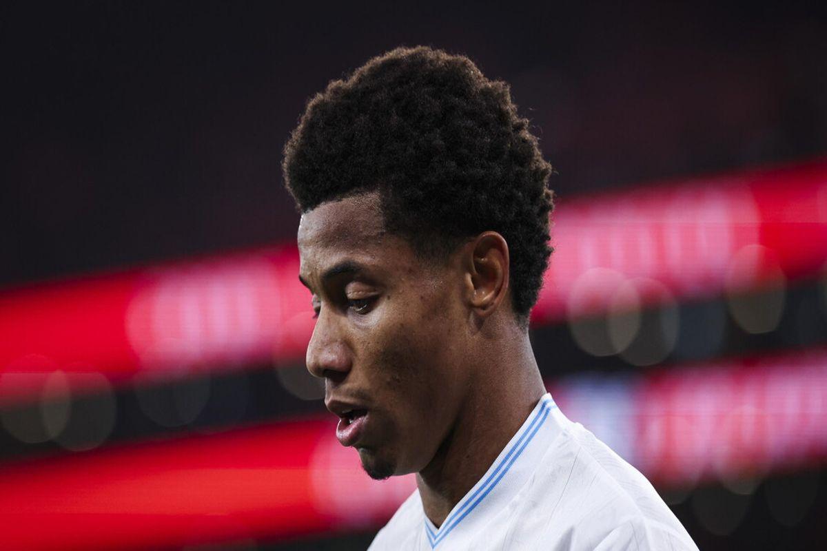 Neres lascia Napoli per un intervento alla caviglia a Londra