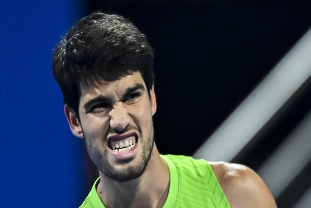 Alcaraz trionfa su Rublev e conquista la finale di Doha
