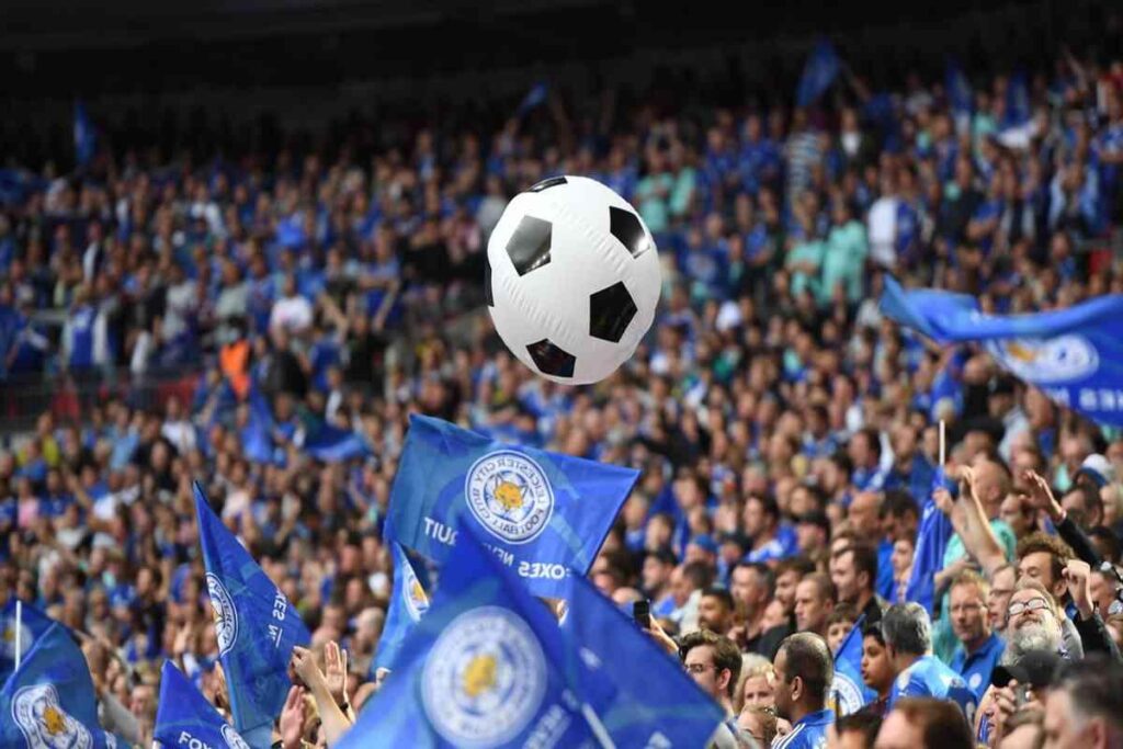 Dalla gloria alla crisi: il Leicester a un passo dalla terza divisione dopo dieci anni dalla vittoria in Premier