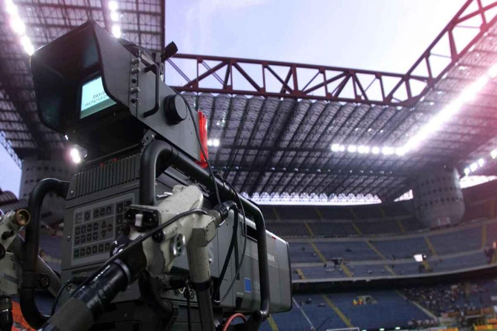 Dalla passione per il calcio all'emozione della vela: il dibattito sui diritti tv si infiamma