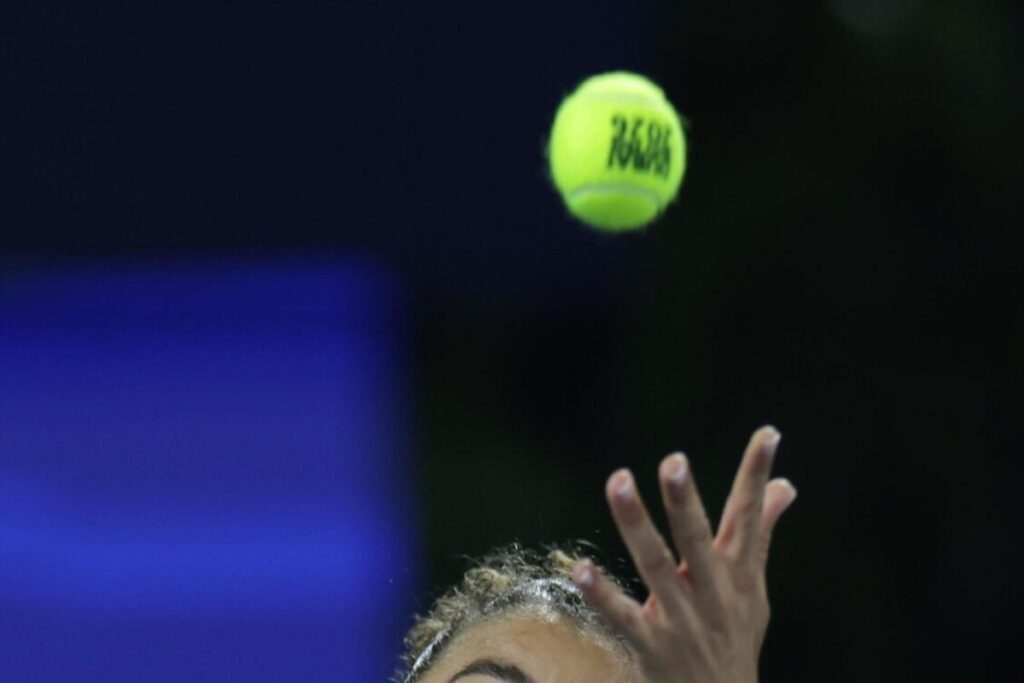 Eala trionfa a Dubai, Paolini ancora assente all'esordio