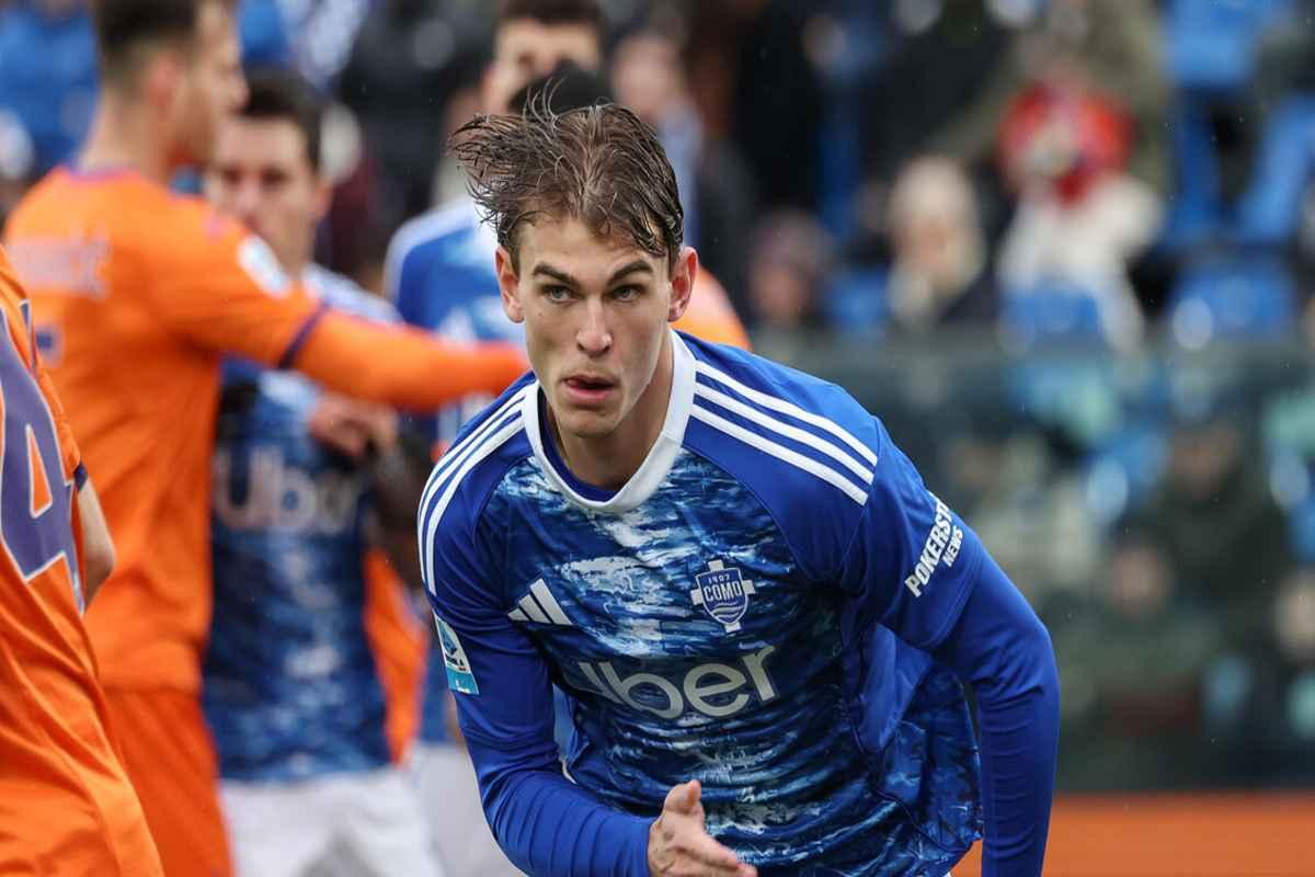 Fabregas riabbraccia Nico Paz, ma Baturina e Addai costretti a fermarsi