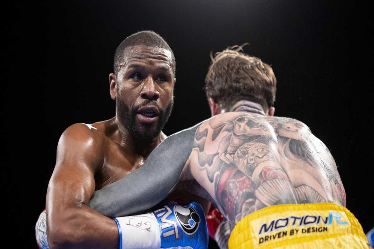 Floyd Mayweather sorprende tutti: il ritorno sul ring è ufficiale!