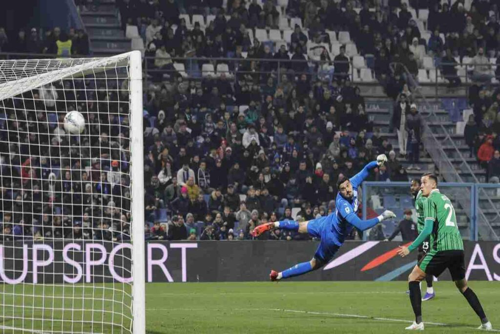 L'Inter domina il Sassuolo e amplifica la crisi del Bologna