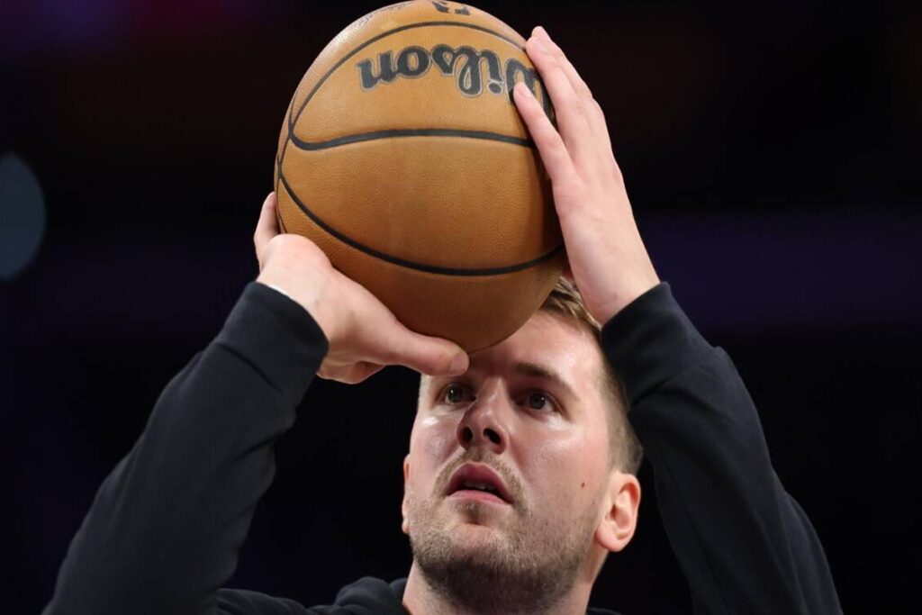 Lakers trionfano, ma Doncic si infortuna: sconfitti anche Detroit e Houston