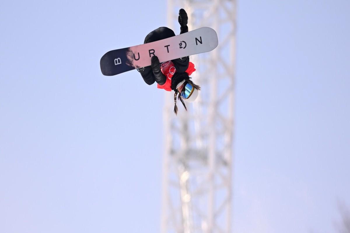 Liu in barella a Milano Cortina: la gara half pipe sospesa per un incidente