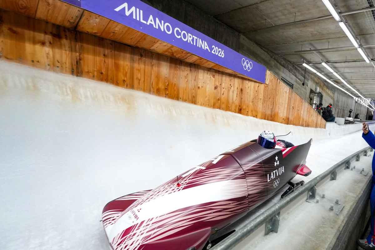 Milano Cortina: incidente nel bob, Grantins colpito da ematoma cerebrale durante le prove