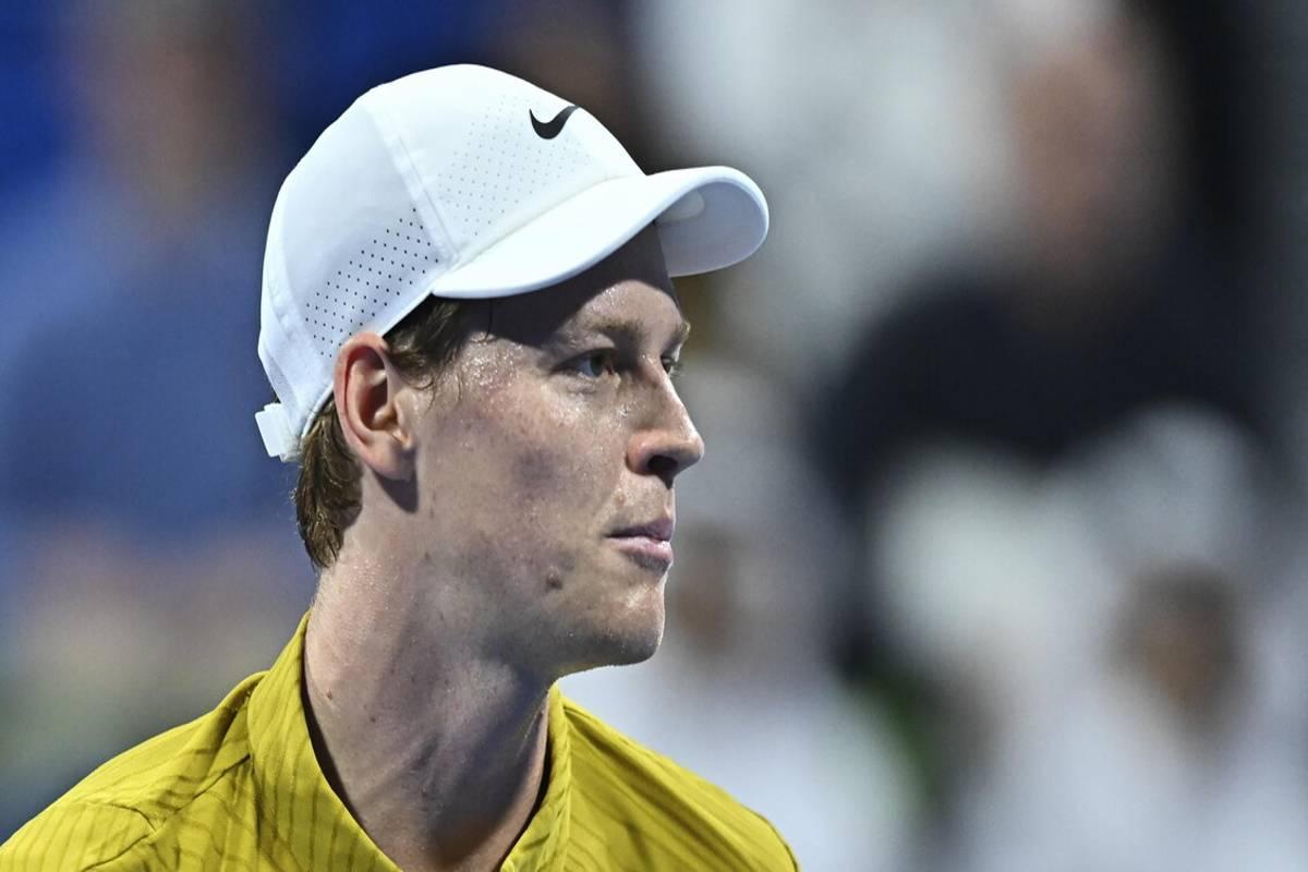 Sinner sorprendentemente eliminato, Mensik conquista la semifinale a Doha