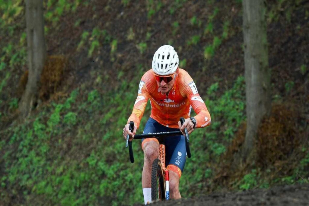 Van der Poel conquista l'ottavo titolo ai Mondiali di ciclocross: un record storico